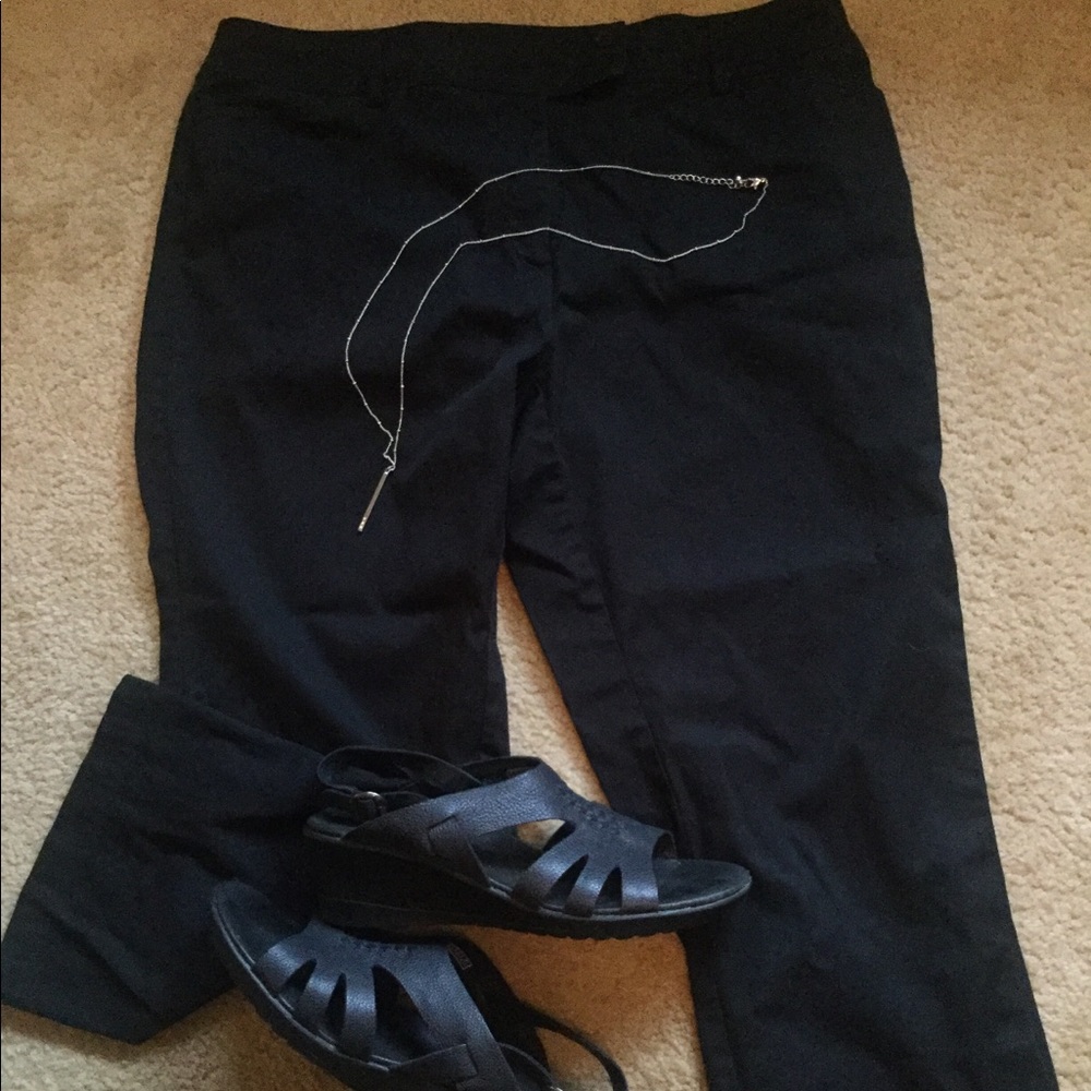 ▪️ Lane Bryant black cropped pants capris size 18